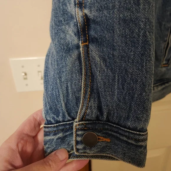 Torrid NWT Size 2X (18-20) Sherpa Lined Denim Trucker Jacket From 2025  $130MSRP - Picture 2 of 9